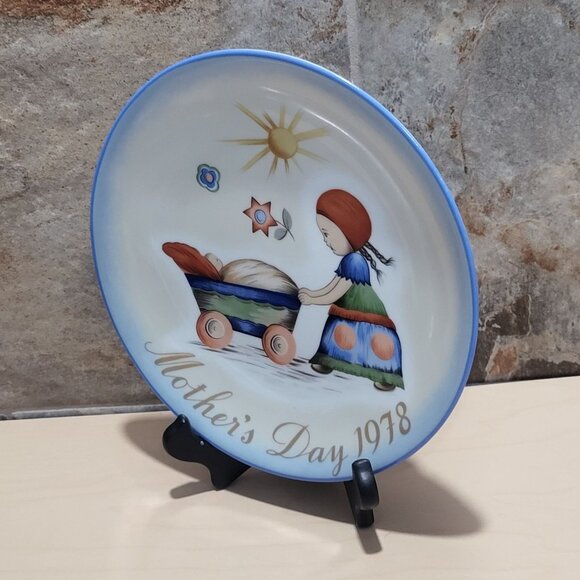 Schmid Hummel Mother's Day 1978 Afternoon Stroll Decorative Wall Hanging Plate - Picture 7 of 11